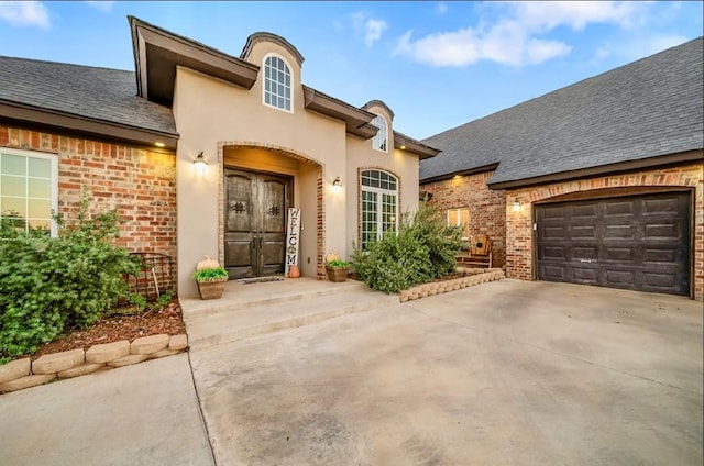 view of front facade with a garage