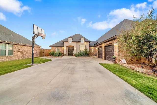 view of front of home featuring a front yard and a garage