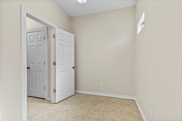 empty room featuring light tile patterned floors