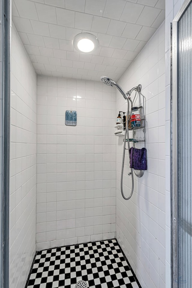 full bath with tiled shower