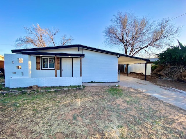 view of front of house with a carport and covered porch