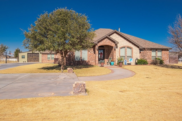 view of front facade with a front yard