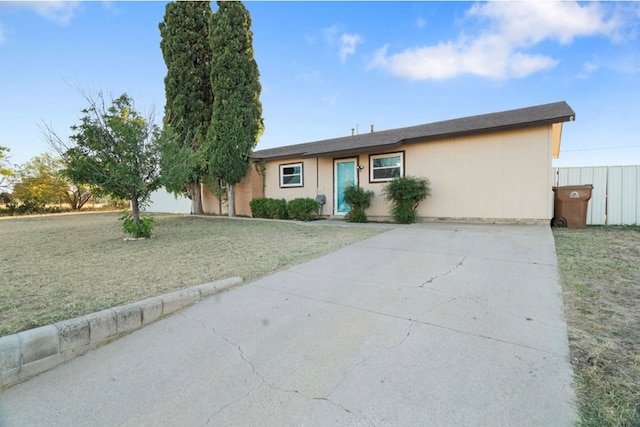 single story home featuring a front yard