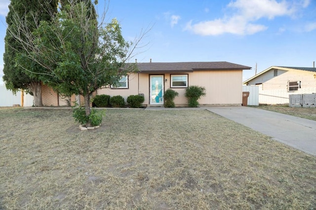 single story home with a front yard