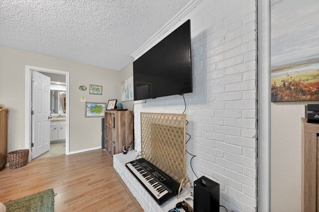 4502 Green Tree Blvd, Midland, TX 79707 - living room featuring light wood-type flooring and a textured ceiling