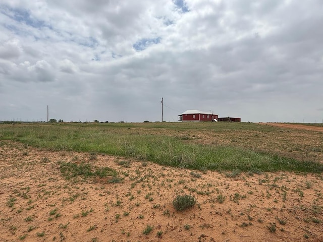 view of yard featuring a rural view and an outdoor structure