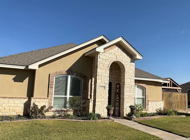 view of front of home with a front yard