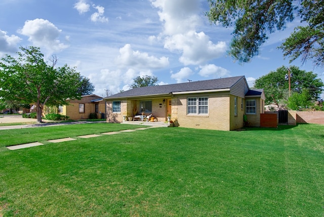 single story home with a front yard