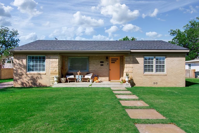 view of front facade featuring a front yard