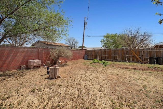 view of yard featuring a fenced backyard