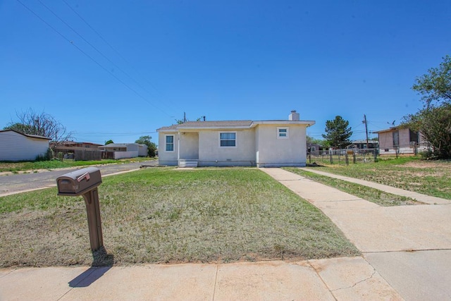 ranch-style house featuring a front lawn