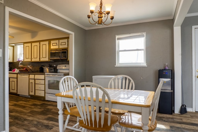 dining room with dark wood-style floors, an inviting chandelier, and crown molding