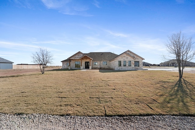 view of front facade featuring a front yard