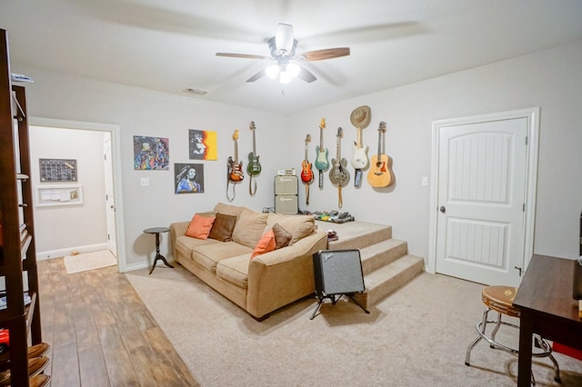 living room featuring light wood-style floors, visible vents, ceiling fan, and baseboards