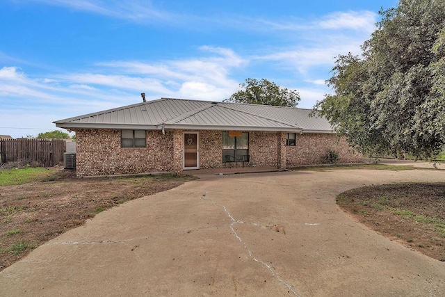 105 Basswood Cir, Coahoma, TX 79511 - photo 1