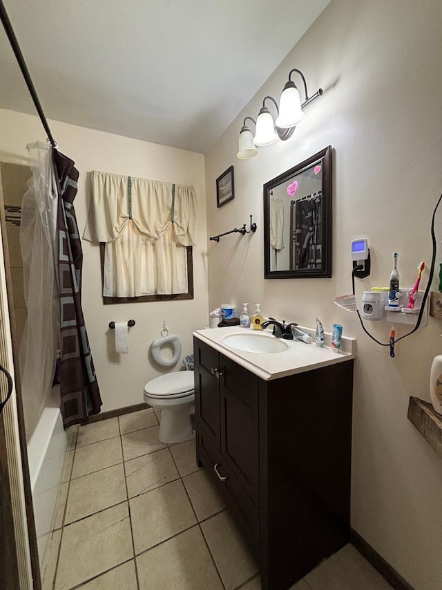 3103 Hill Ave, Snyder, TX 79549 - full bath featuring toilet, vanity, tile patterned flooring, baseboards, and shower / bath combo with shower curtain