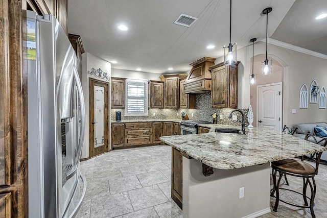 kitchen with a sink, stainless steel appliances, custom range hood, visible vents, and a peninsula