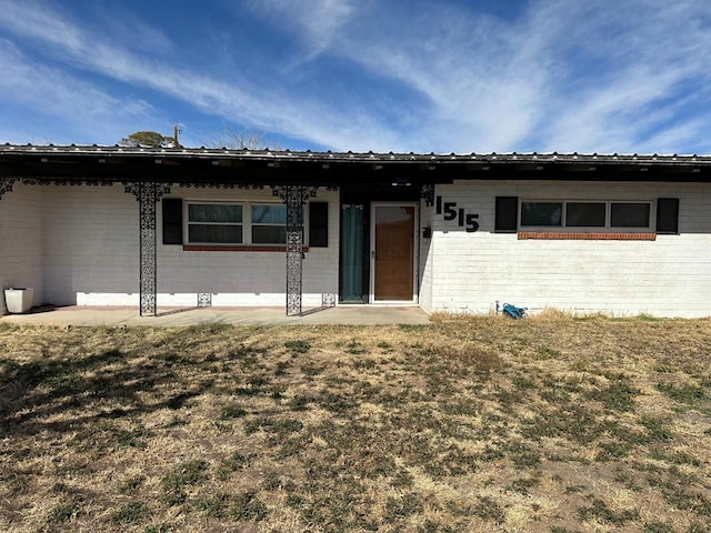 view of front of home with a patio area and a front lawn