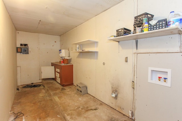 207 W Robinson Rd, Big Spring, TX 79720 - laundry area with hookup for a washing machine