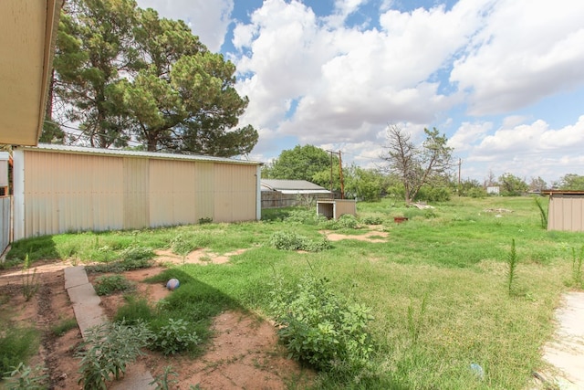 207 W Robinson Rd, Big Spring, TX 79720 - view of yard with an outbuilding