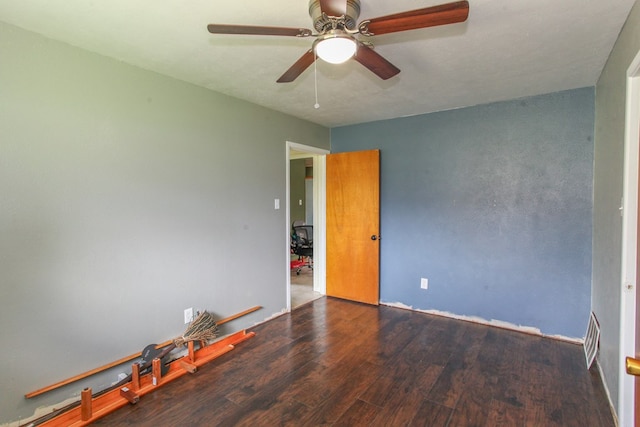 207 W Robinson Rd, Big Spring, TX 79720 - unfurnished room with wood finished floors and a ceiling fan