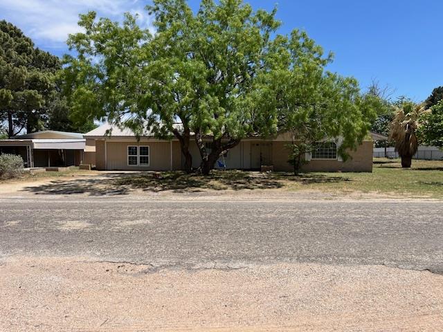 207 W Robinson Rd, Big Spring, TX 79720 - view of front facade