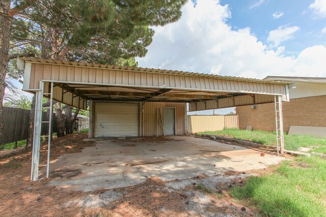 207 W Robinson Rd, Big Spring, TX 79720 - view of parking with a detached garage