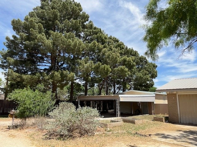 207 W Robinson Rd, Big Spring, TX 79720 - view of front of house featuring an outbuilding