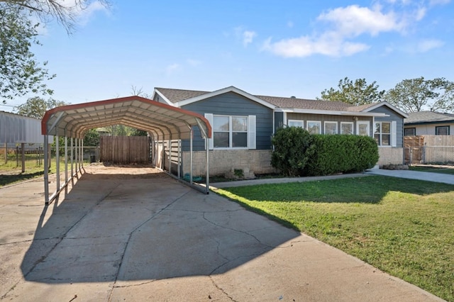 view of front facade featuring a front yard and a carport