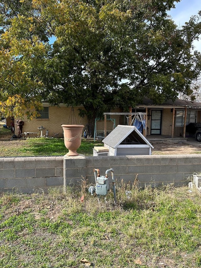 exterior space featuring fence