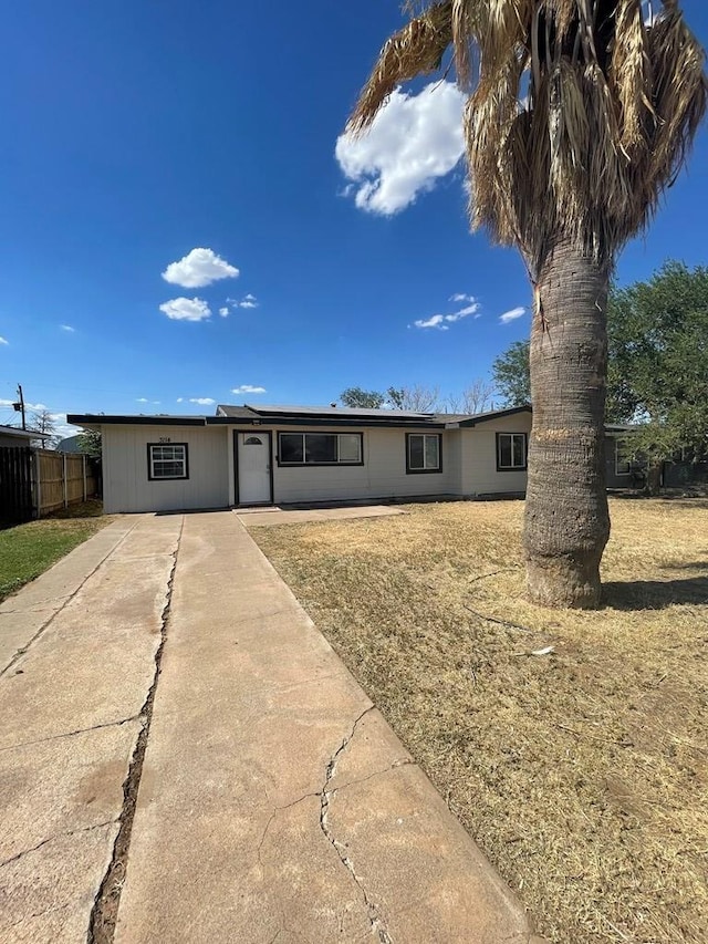 3114 Thomas Ave, Midland, TX 79701 - ranch-style house with driveway