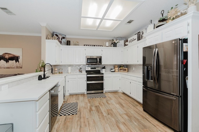 1906 Hereford Blvd, Midland, TX 79707 - kitchen featuring backsplash, stainless steel appliances, and visible vents