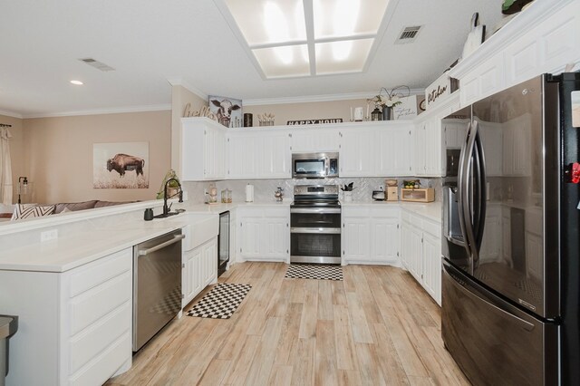 1906 Hereford Blvd, Midland, TX 79707 - kitchen with visible vents, tasteful backsplash, appliances with stainless steel finishes, and crown molding