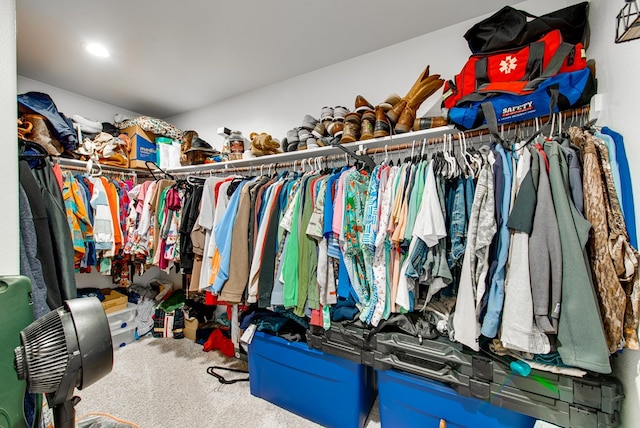 walk in closet featuring carpet