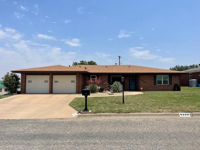 4500 El Paso, Snyder, TX 79549 - single story home featuring a garage, brick siding, driveway, and a front lawn