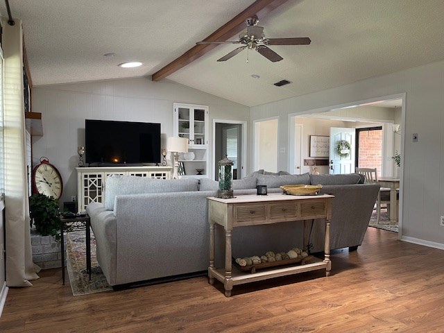 4500 El Paso, Snyder, TX 79549 - living area featuring a ceiling fan and wood finished floors