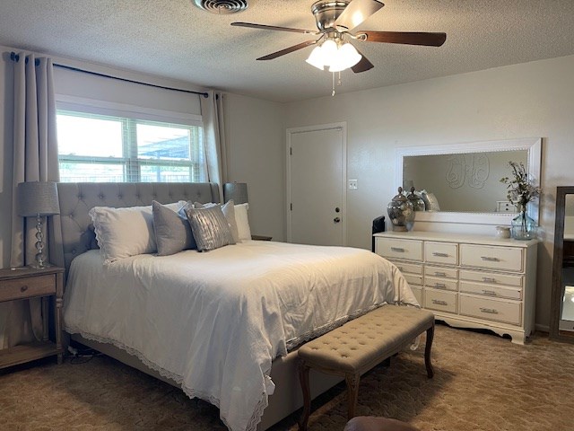 4500 El Paso, Snyder, TX 79549 - bedroom featuring carpet flooring, a textured ceiling, and a ceiling fan