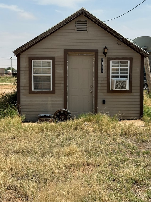 2901 W County Rd 110, Midland, TX 79706 - view of front of property featuring an outbuilding