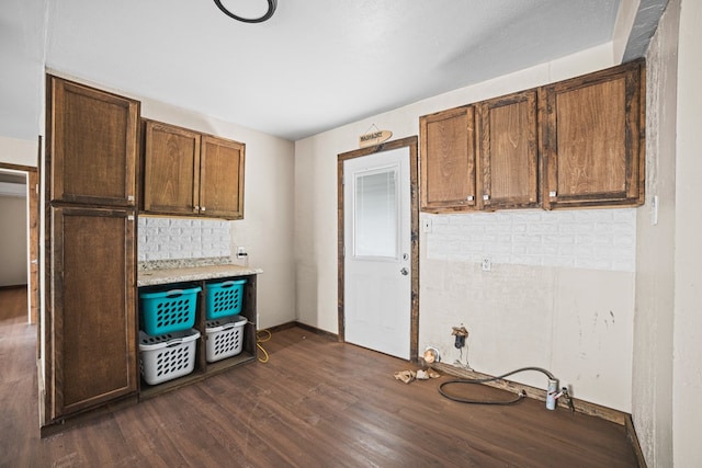 904 E Hester St, Brownfield, TX 79316 - kitchen featuring dark wood-style flooring, tasteful backsplash, light countertops, and baseboards