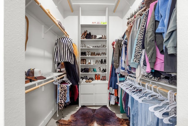 walk in closet featuring carpet