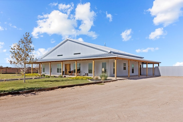 view of front of property with a front lawn