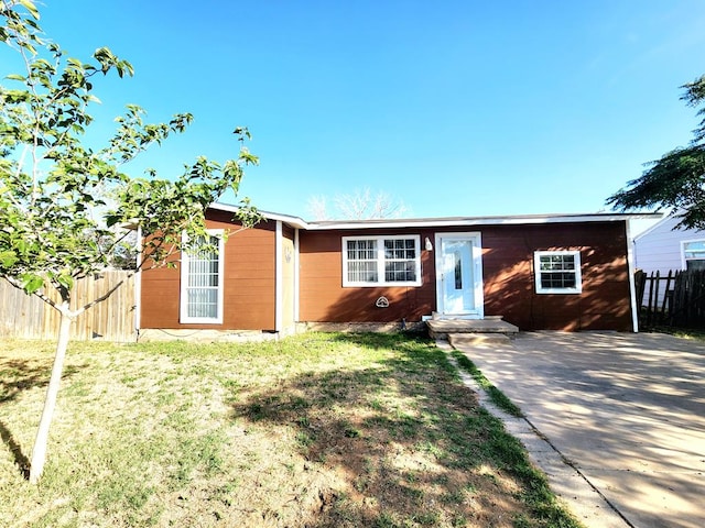 ranch-style house with a front yard