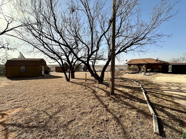 view of yard with an outbuilding and a shed