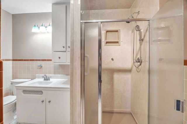 116 W Robinson Rd, Big Spring, TX 79720 - full bath with toilet, vanity, a stall shower, and tile walls