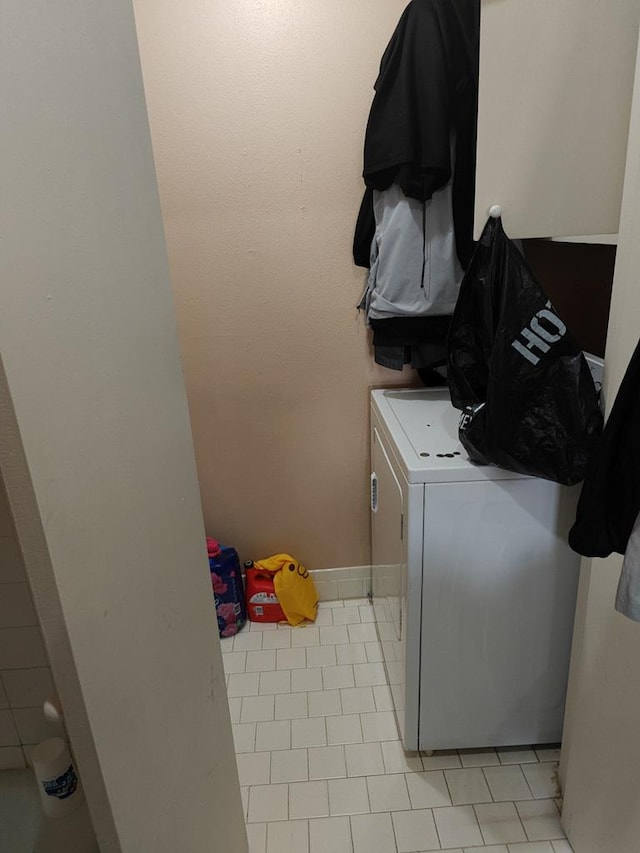 laundry area with laundry area and washer / clothes dryer