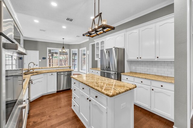 2201 Hereford Blvd, Midland, TX 79707 - kitchen with visible vents, appliances with stainless steel finishes, a sink, an inviting chandelier, and ornamental molding