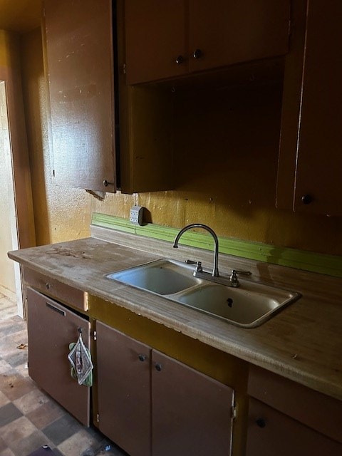 kitchen with decorative backsplash and sink