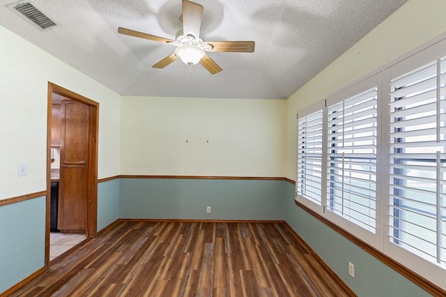 3400 Dentcrest Dr, Midland, TX 79707 - spare room with wood finished floors, a textured ceiling, and ceiling fan
