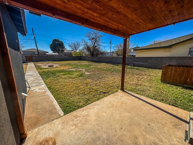 view of front of home featuring covered porch and a front yard