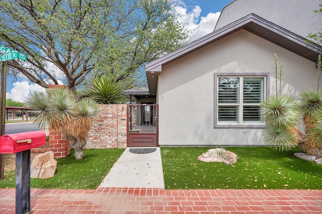 1 Lafayette Pl, Midland, TX 79705 - view of front of house featuring stucco siding and a front lawn
